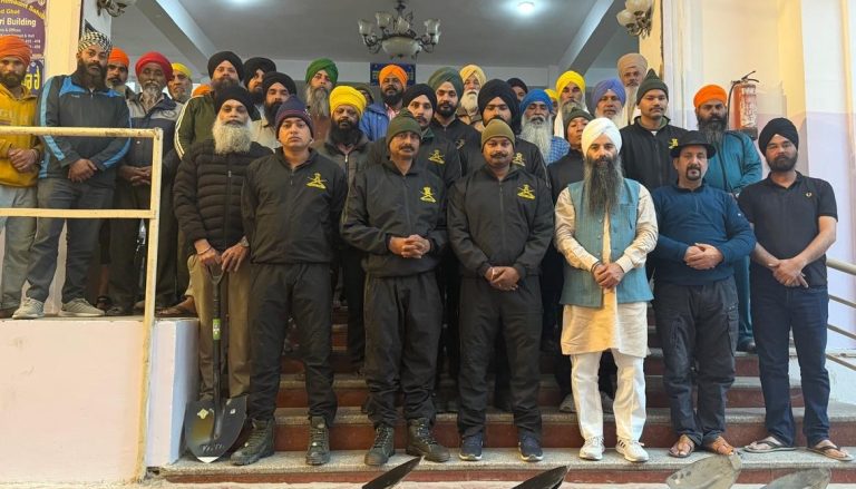 Team leaves Gurdwara Sri Hemkund Sahib to clear route for