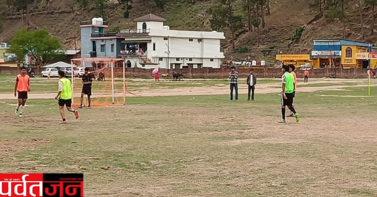 Uttarakhand News:कमल नदी तट पर फुटबॉल प्रतियोगिता का रोमांच। दूसरे