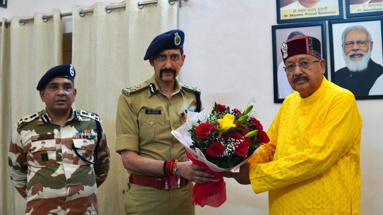 आईटीबीपी के महानिदेशक ने की महाराज से शिष्टाचार भेंट -