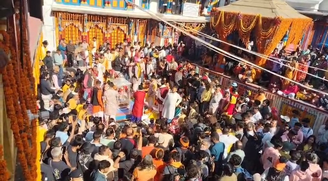 उखीमठ से केदारनाथ को चली आस्था की डोली, गूंजे “जय