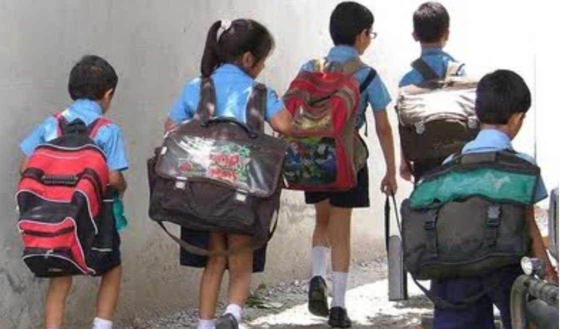 कक्षा एक में प्रवेश आयु को लेकर भ्रम, सरकारी और