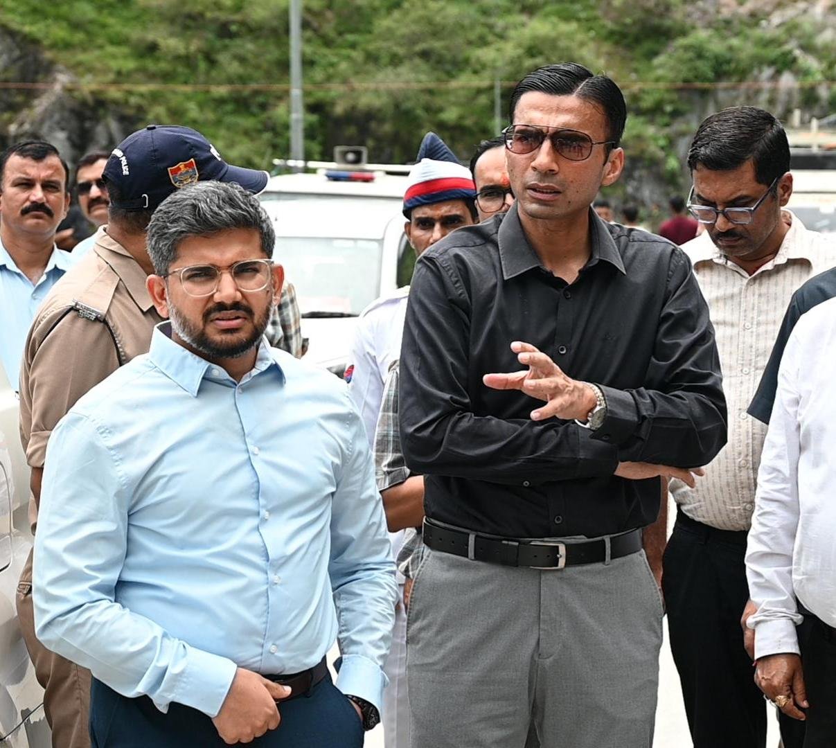 कानून व्यवस्था के लिए चुनौती बने होमस्टे, डीएम ने किया
