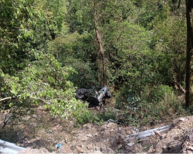 गोपेश्वर-चोपता मार्ग पर सेना की गाड़ी हादसे का शिकार, एक