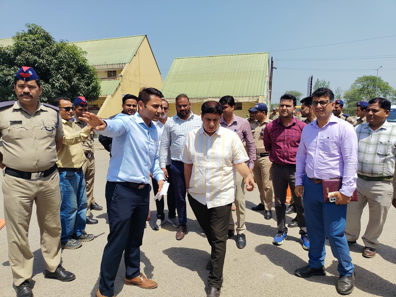 चारधाम यात्रा तैयारियों का जायजा लेने नारसन बॉर्डर पहुंचे परिवहन