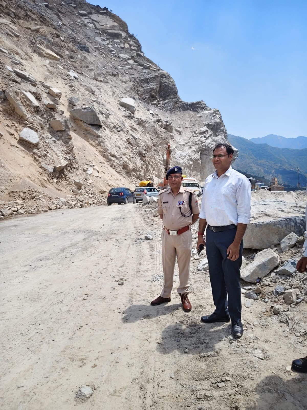 चारधाम यात्रा मार्ग पर डीएम-एसपी का निरीक्षण, स्लाइडिंग जोनों पर