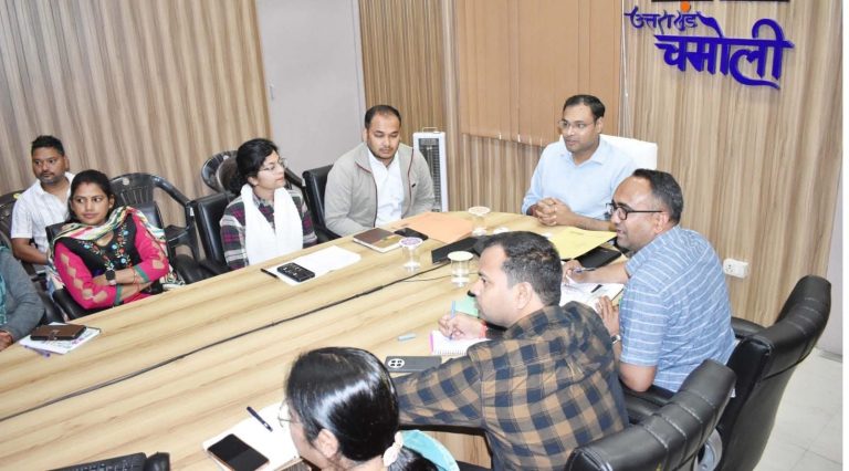 जिलाधिकारी ने प्रधानमंत्री मातृ वंदना योजना की समीक्षा बैठक ली
