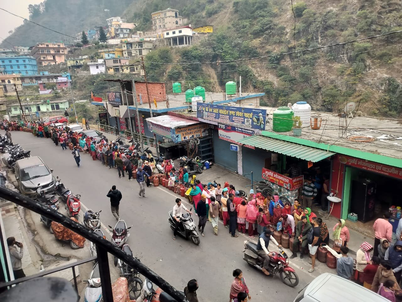 टिहरी में गैस सिलेंडर खत्म की उड़ी अफवाह लोगों की