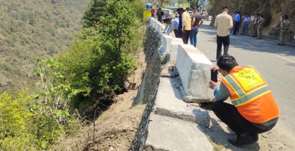 टिहरी वाहन हादसे की जांच को पहुंची लीड एजेंसी टीम,