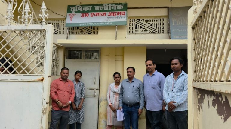 देवरिया में क्लिनिक में चल रहा था पूरा सेटअप, फिर पड़ गई रेड… मचा हड़कंप