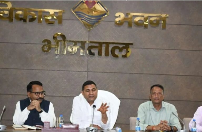 पर्यटकों की सुविधा सर्वोपरि: मंत्री कैड़ा ने अधिकारियों को किया