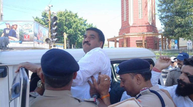 पीएम मोदी की देहरादून जनसभा के दौरान कांग्रेस कार्यकर्ताओं की