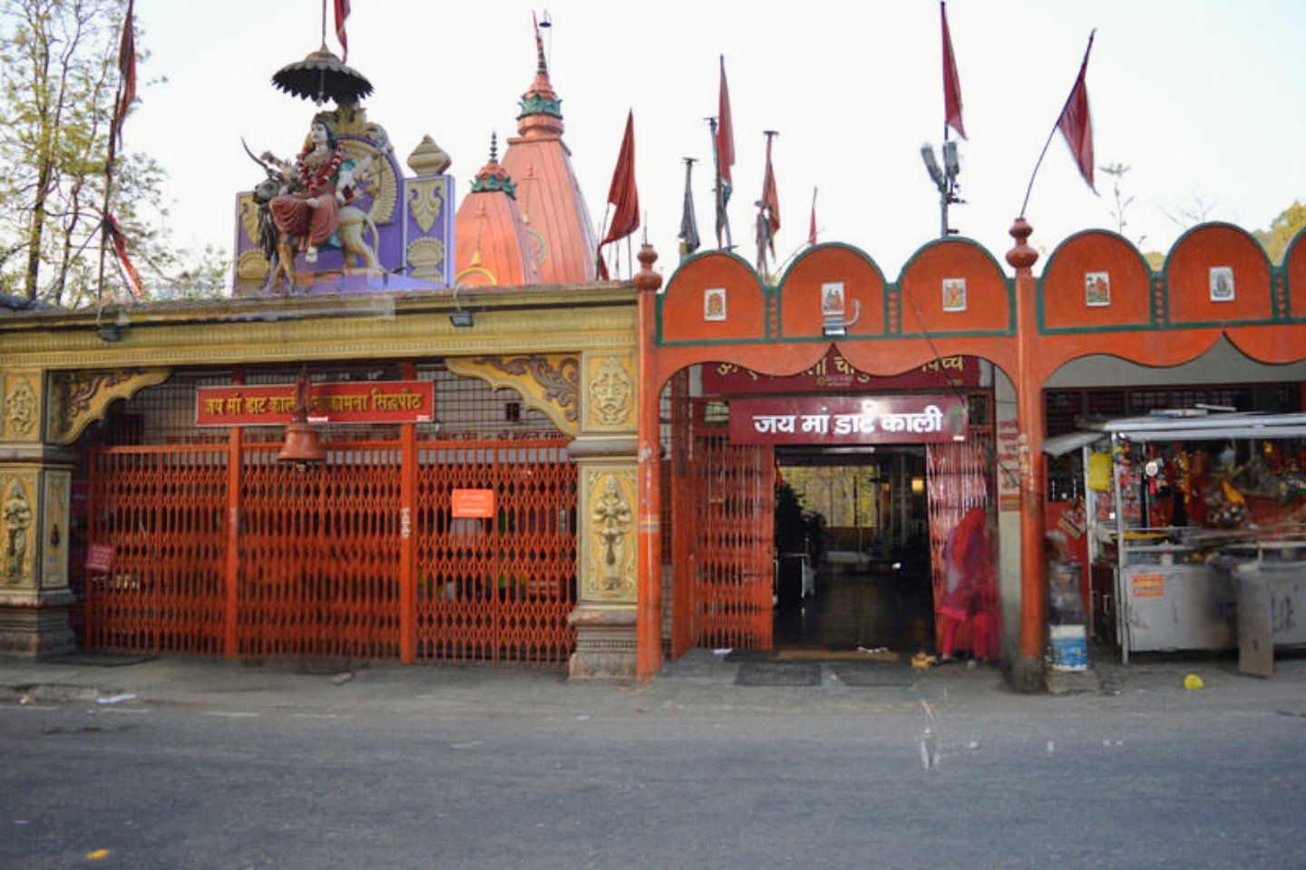 पीएम मोदी के दौरे से पहले मां डाट काली मंदिर