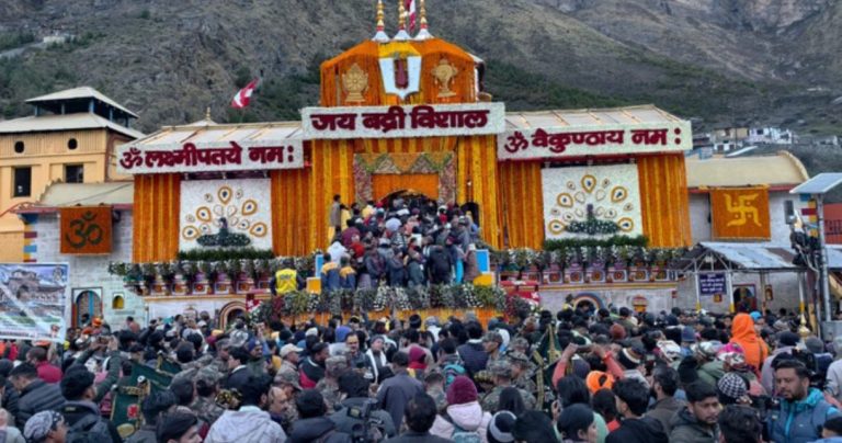 बदरीनाथ धाम के कपाट खुले, सीएम धामी बने साक्षी; 25