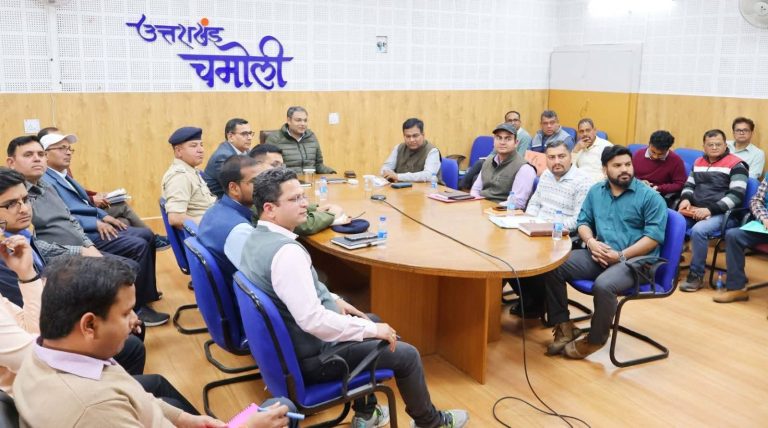 बद्रीनाथ राष्ट्रीय राजमार्ग के क्षतिग्रस्त हिस्सों के सुधारीकरण कार्यों में