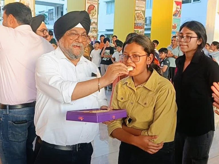 बिना कोचिंग 10वीं में 100% अंक, DPS की छात्रा का