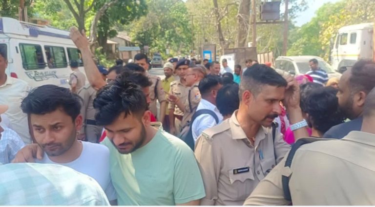 भीमताल-हल्द्वानी मार्ग पर हादसा, बच्ची को 20 मीटर तक घसीटती
