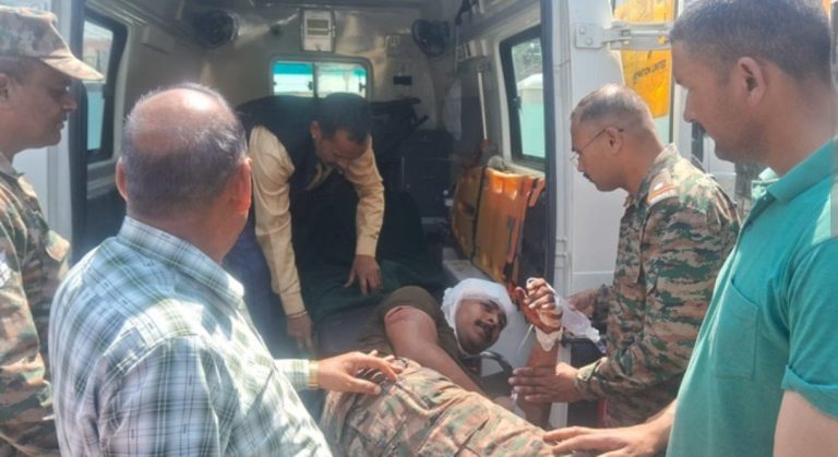 मंडल-चोपता रोड पर आर्मी वाहन दुर्घटना, जिला अस्पताल पहुंचाए गए