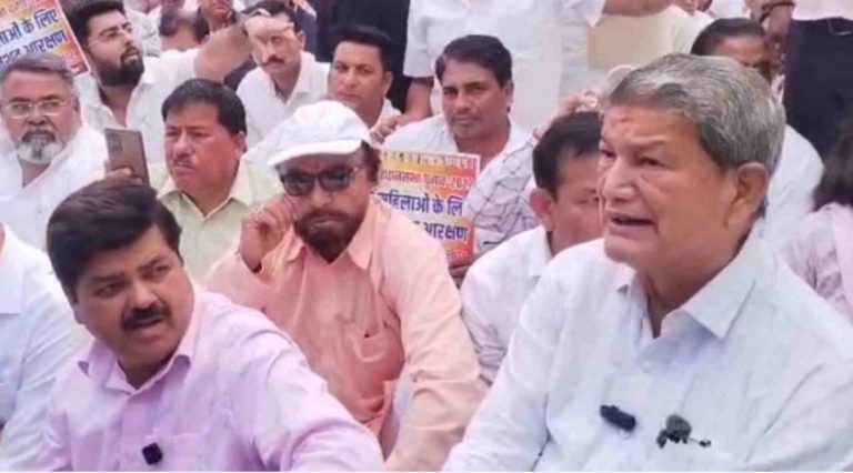 महिला आरक्षण को लेकर कांग्रेस का प्रदर्शन, सरकार पर गुमराह