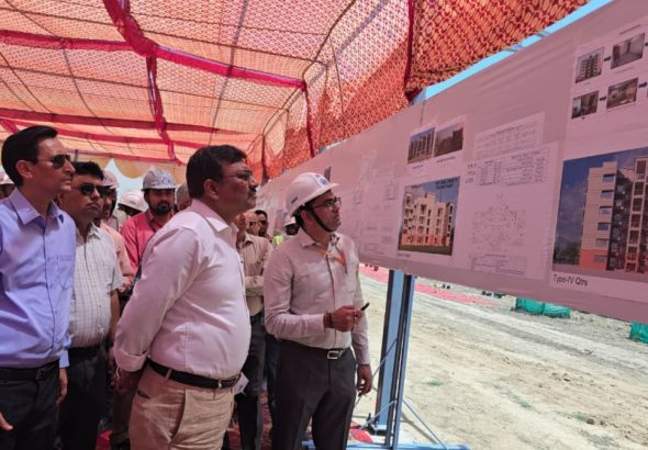 मुख्य सचिव आनन्द बर्द्धन ने निर्माणाधीन सेटेलाइट एम्स का किया स्थलीय निरीक्षण