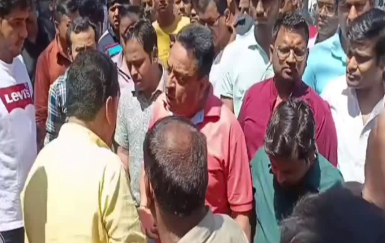 मूर्ति स्थापना को लेकर हंगामा, आपस में भिड़े उत्तराखंड के