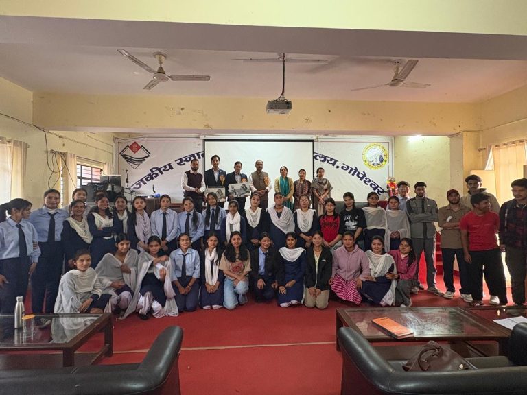 राजकीय स्नातकोत्तर महाविद्यालय गोपेश्वर में इंटरनेट डिटॉक्सिफिकेशन पर आयोजित किया