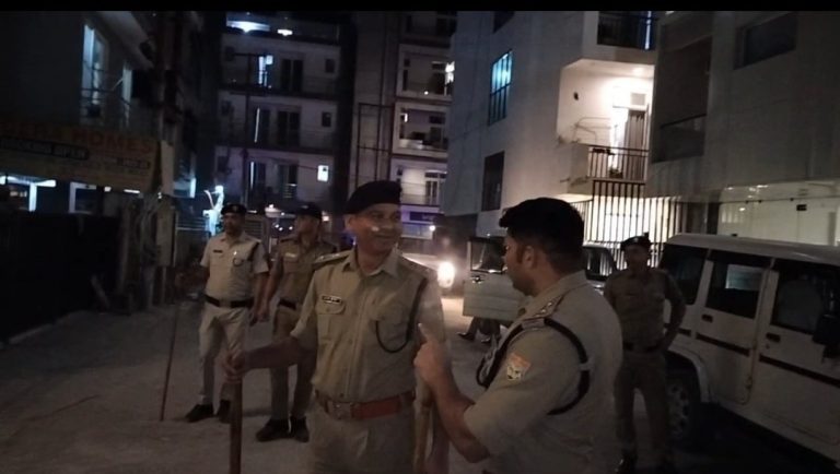वीकेंड “नाईट स्ट्राइक” में दून पुलिस की बड़ी कार्रवाई, देर