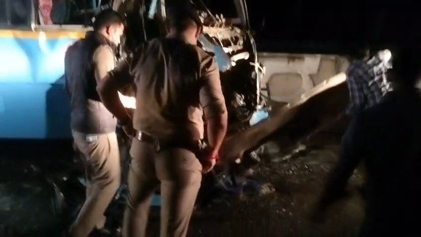हरिद्वार में बारात की बस और रोडवेज बस की भीषण