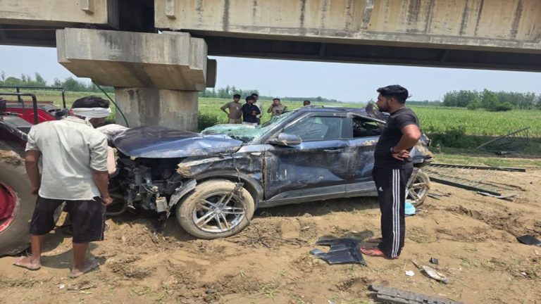 5 people in critical condition as car falls off bridge