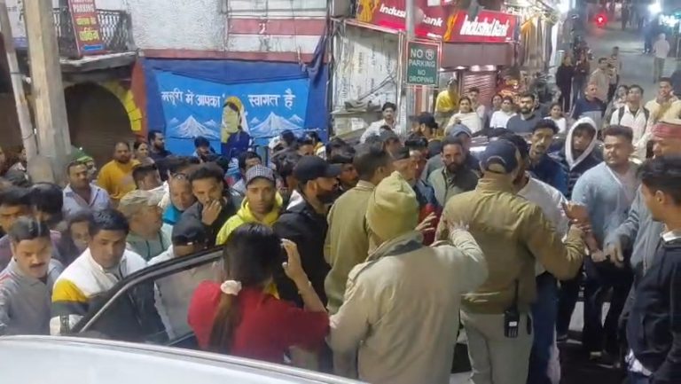 Chaos over ‘No Entry’: Tourist Couple & locals clash at