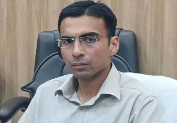 DM Bansal extends financial relief to distressed divyang family