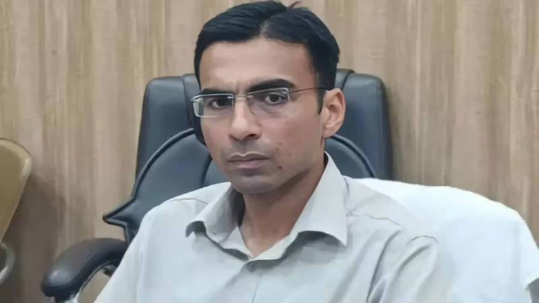 DM Bansal extends financial relief to distressed divyang family