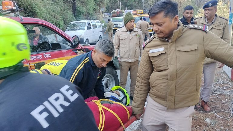 Driver killed as truck goes off Dehradun-Mussoorie road