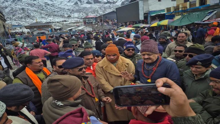Garhwal Commissioner reviews Yatra arrangements in Kedarnath