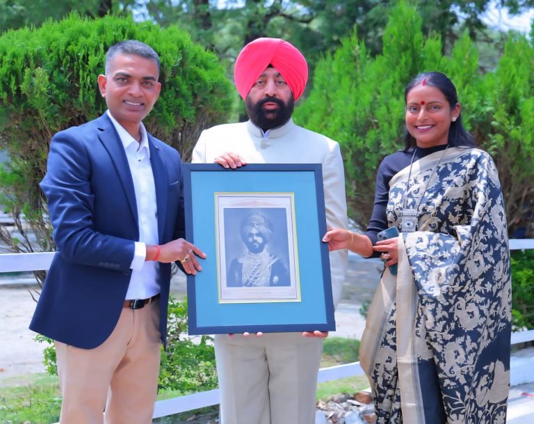 Gov praises Lansdowne cafe couple’s community venture
