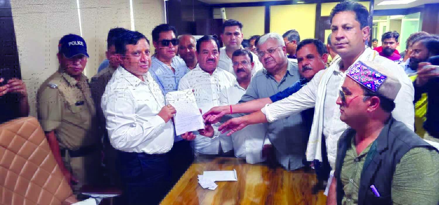 Harak Singh led delegation submits memo to MDDA VC on