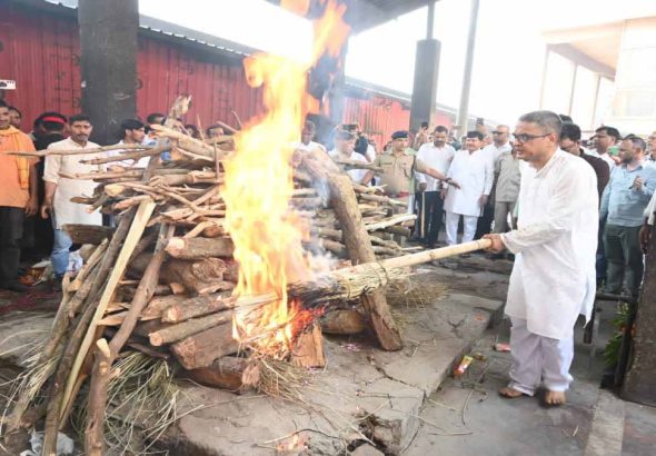 Mortal remains of BC Khanduri cremated with full state honours