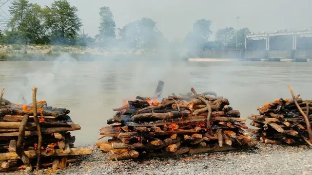 Nainital में एक गलत Cut परिवार खत्म! शव गांव पहुंचते