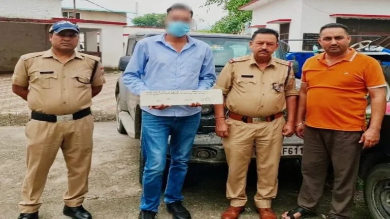 Nainital: वह सड़क पर बेखौफ दौड़ रही थी पर बच न सकी पुलिस की नजर से