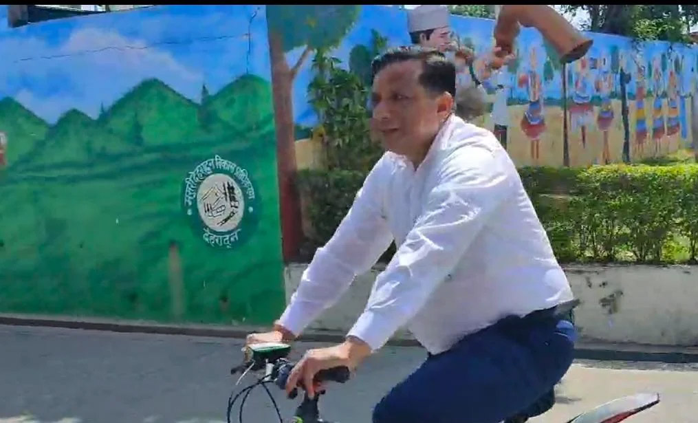 No Vehicle Day: DG Information Banshidhar Tiwari cycles to office