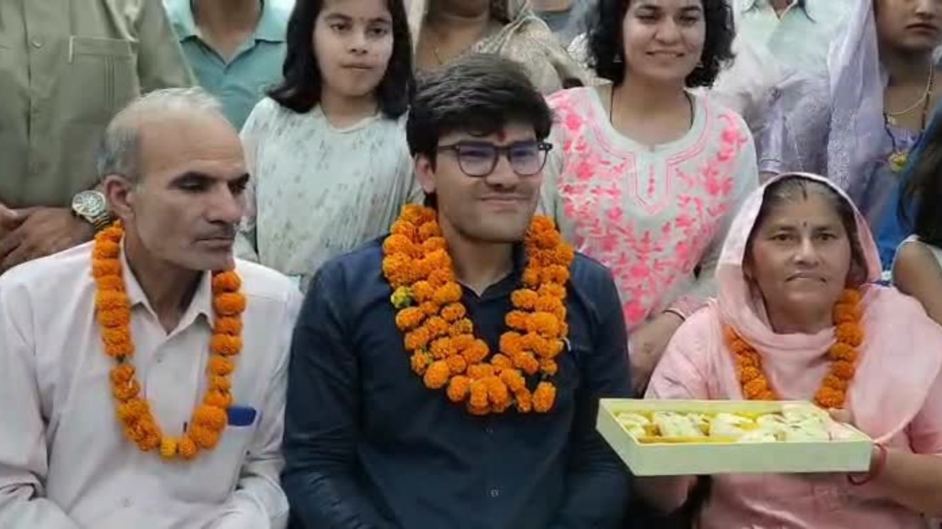 Saharanpur News: IIT दिल्ली से निकले रजत अब बनेंगे IFS