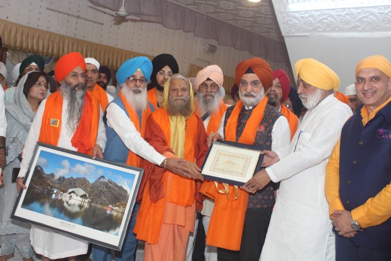 Shri Hemkund Sahib Yatra begins from Rishikesh