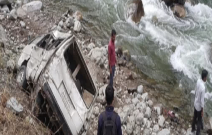 अंतिम संस्कार के लिए शव को गांव लेकर आ रही