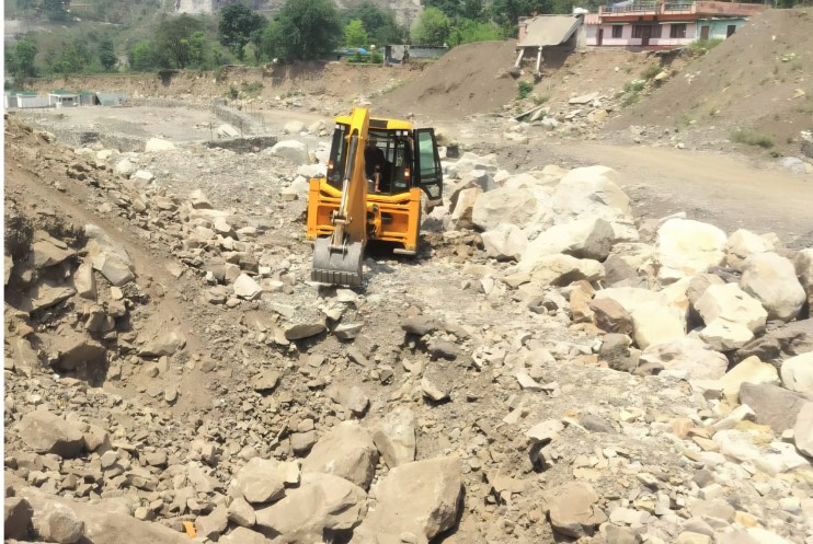 आपदा प्रभावित क्षेत्र कार्लीगाड़ में मलवे के चैनेलाइजेशन का कार्य प्रारंभ