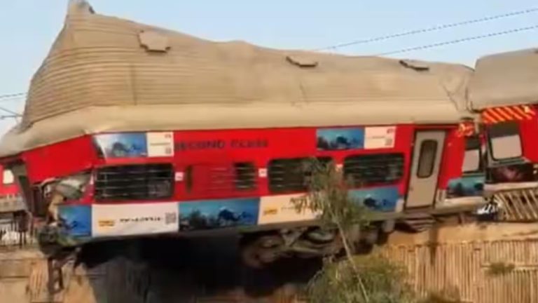 ऋषिकेश में बड़ा रेल हादसा टला: बेकाबू होकर दीवार तोड़