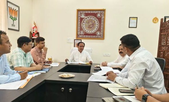 एक माह में पूर्ण करें कण्डारस्यूं व विडोली पेयजल योजना- डाॅ. धन सिंह रावत