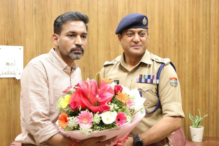 एसएसपी देहरादून ने नव नियुक्त डीएम आशीष चौहान से की