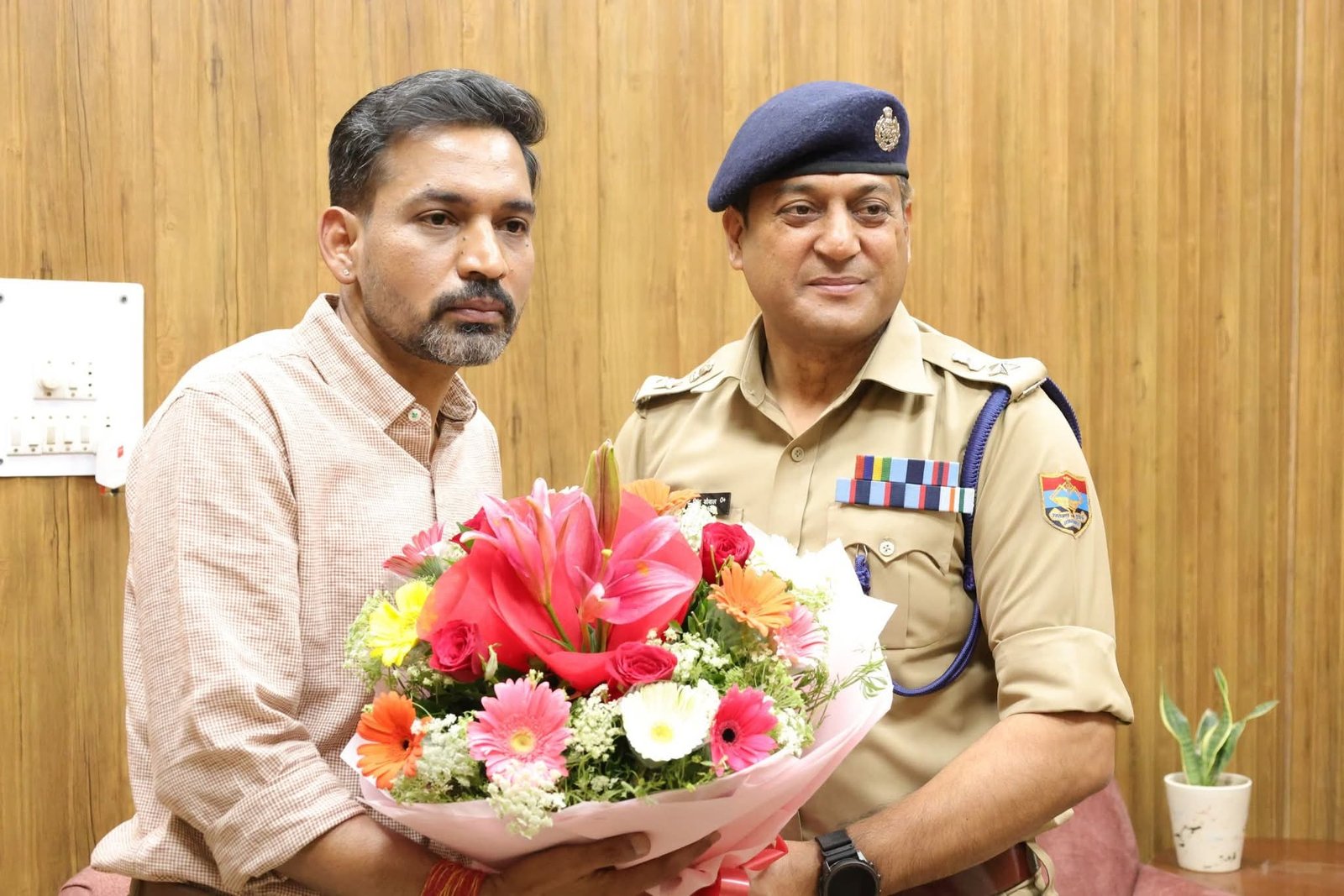एसएसपी देहरादून ने नव नियुक्त डीएम आशीष चौहान से की