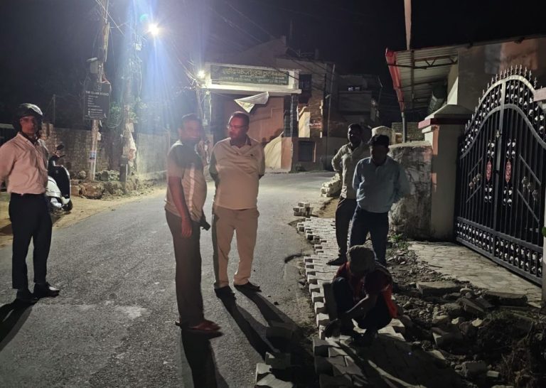 कैबिनेट मंत्री गणेश जोशी ने अनारवाला-मालसी मोटर मार्ग के निर्माण कार्यों का किया स्थलीय निरीक्षण