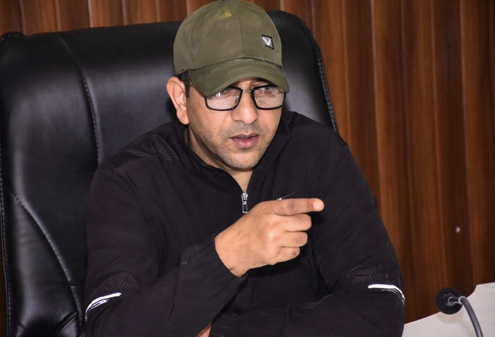 गंगोत्री-यमुनोत्री मार्ग पर बिना फिटनेस और ओवरलोड वाहनों पर कसेगा शिकंजा, DM के सख्त निर्देश