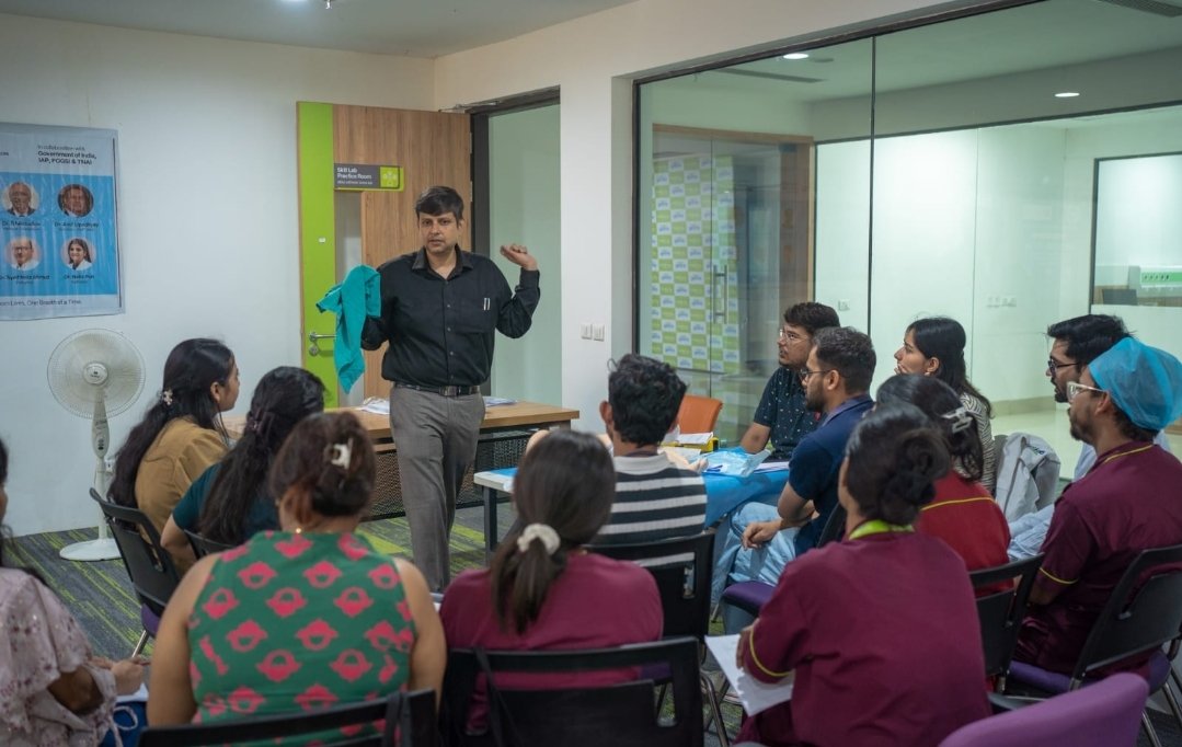 ग्राफिक एरा में नवजात शिशुओं की जीवनरक्षक तकनीकों का प्रशिक्षण